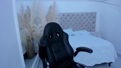 Snapshot of zarinawynne chatting on 14, 12, 2025 Zarina Waynne online show from 14, 12, 2025