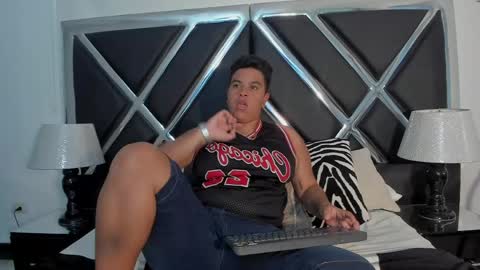 zeussmithh online show from 10, 4, 2026