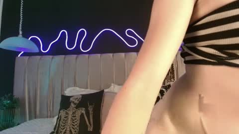 zhally_dee online show from 10, 4, 2026