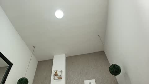 ZHAMIRA  ANDRES online show from 17, 1, 2025