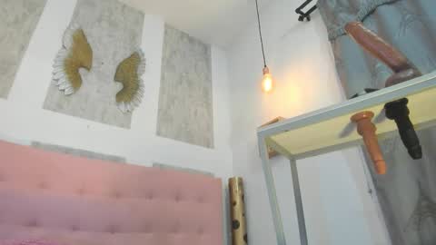 ZHAMIRA  ANDRES online show from 26, 11, 2025