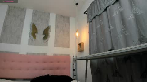 Snapshot of zhamira_21 chatting on 5, 4, 2026 ZHAMIRA ANDRES online show from 5, 4, 2026