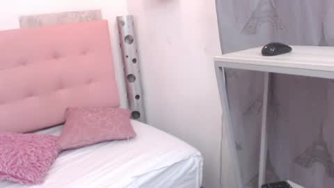 Snapshot of zhamira_21 chatting on 27, 5, 2026 ZHAMIRA ANDRES online show from 27, 5, 2026