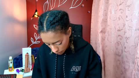 Zia Green online show from 30, 1, 2025