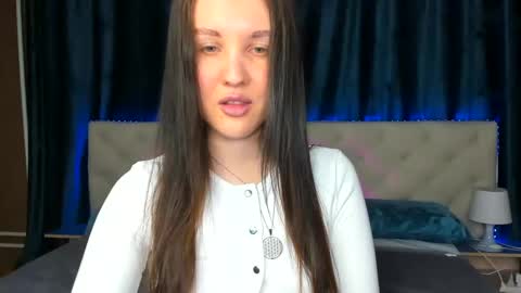 Zlata  Mon Tue Thu Fri Sun Sa GMT 3 0000pm - 0600pm  online show from 23, 1, 2025