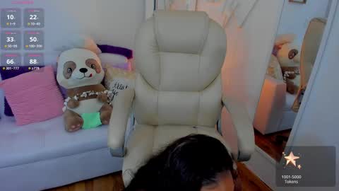 Zobe Love online show from 1, 3, 2025