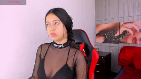 Snapshot of zoe_connor19 chatting on 17, 5, 2026 Z O E online show from 17, 5, 2026