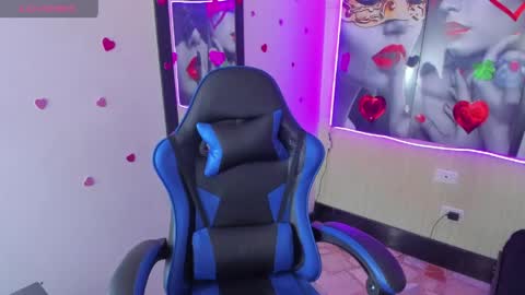 Snapshot of zoe_connor19 chatting on 19, 5, 2026 Z O E online show from 19, 5, 2026