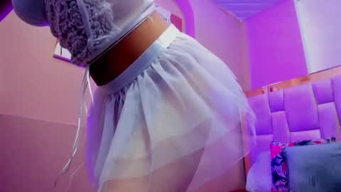 zoe_moreau online show from 18, 11, 2025