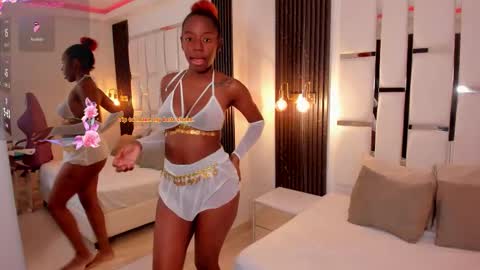 Zoe Novakk  online show from 7, 11, 2025