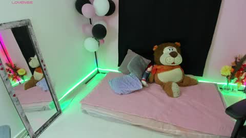 zoe_sullivan_ online show from 6, 12, 2024