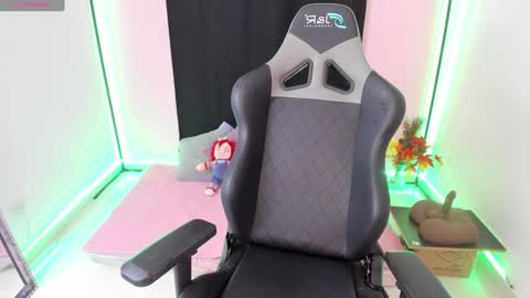 zoe_sullivan_ online show from 27, 12, 2024