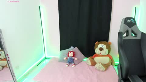 zoe_sullivan_ online show from 28, 12, 2024