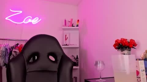 zoecams online show from 4, 3, 2025