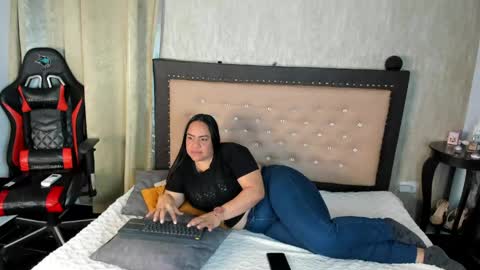 zoedeleon online show from 9, 5, 2026