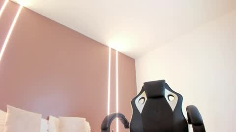 zoee_zi online show from 17, 4, 2026