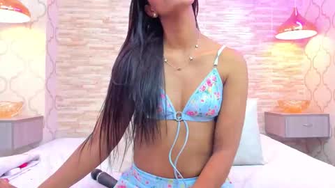 ZoeeSmitth online show from 5, 1, 2026