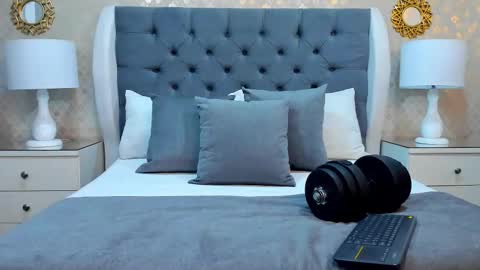 Zoe Krug online show from 18, 10, 2025