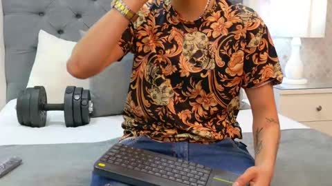 Zoe Krug online show from 13, 11, 2025