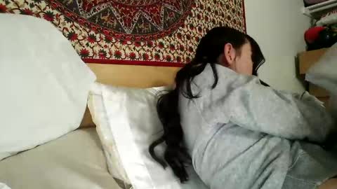 zoepleasing online show from 6, 3, 2025