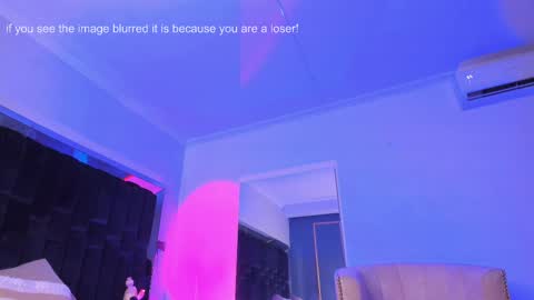 zoevidal_ online show from 28, 2, 2025