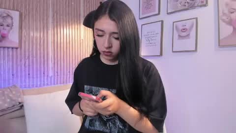 Zoey  online show from 14, 4, 2026