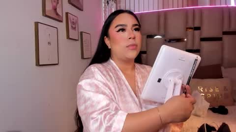 zoey thommpson online show from 13, 2, 2026