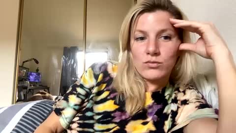 Zoeydanner online show from 22, 1, 2025