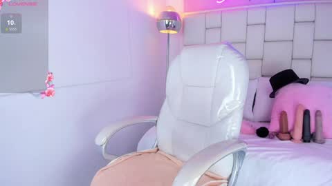 Z O E online show from 5, 2, 2025