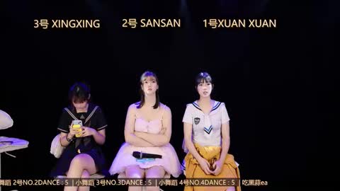 Snapshot of zongyigirls chatting on 5, 11, 2025 zongyigirls online show from 5, 11, 2025