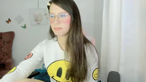 Snapshot of zooeybelair chatting on 20, 4, 2026 Alicie online show from 20, 4, 2026