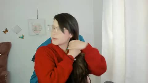 Snapshot of zooeybelair chatting on 22, 4, 2026 Alicie online show from 22, 4, 2026