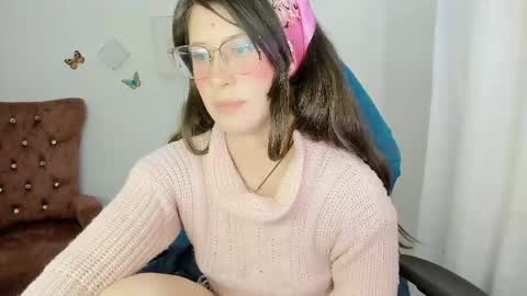Snapshot of zooeybelair chatting on 28, 4, 2026 Alicie online show from 28, 4, 2026