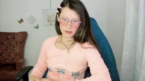 Snapshot of zooeybelair chatting on 2, 5, 2026 Alicie online show from 2, 5, 2026