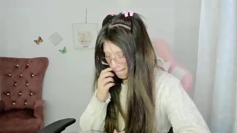 Snapshot of zooeybelair chatting on 10, 5, 2026 Alicie online show from 10, 5, 2026