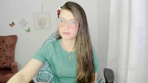 Snapshot of zooeybelair chatting on 17, 5, 2026 Alicie online show from 17, 5, 2026