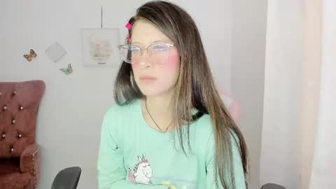 Snapshot of zooeybelair chatting on 18, 5, 2026 Alicie online show from 18, 5, 2026
