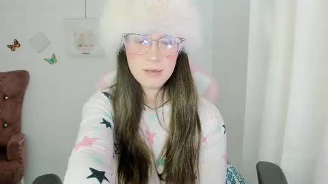 Snapshot of zooeybelair chatting on 19, 5, 2026 Alicie online show from 19, 5, 2026