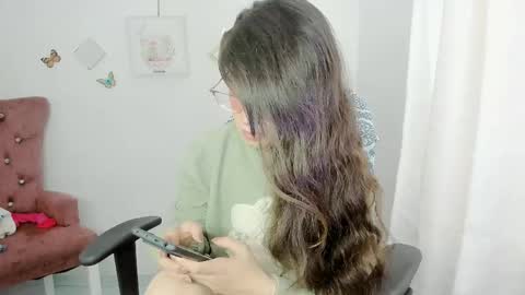 Snapshot of zooeybelair chatting on 21, 5, 2026 Alicie online show from 21, 5, 2026