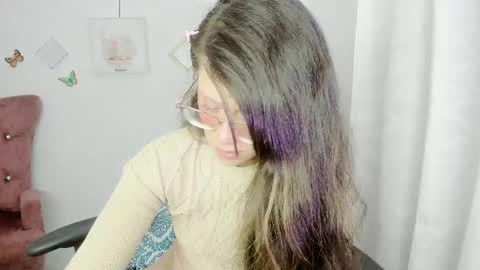 Snapshot of zooeybelair chatting on 23, 5, 2026 Alicie online show from 23, 5, 2026