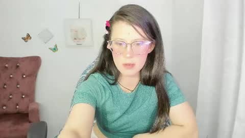 Snapshot of zooeybelair chatting on 26, 5, 2026 Alicie online show from 26, 5, 2026