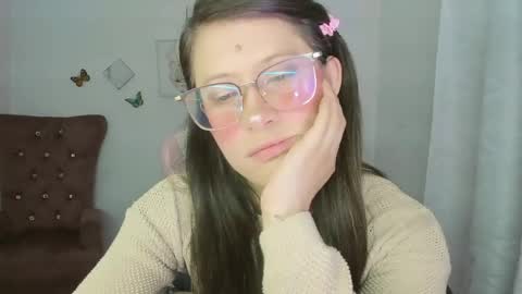 Snapshot of zooeybelair chatting on 27, 5, 2026 Alicie online show from 27, 5, 2026