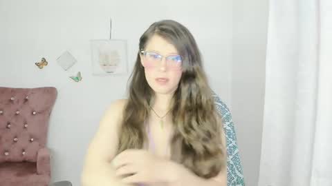 Snapshot of zooeybelair chatting on 30, 5, 2026 Alicie online show from 30, 5, 2026