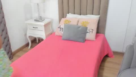 Im Zusan My schedule is from 1030pm to 430 am colombian time online show from 3, 2, 2026