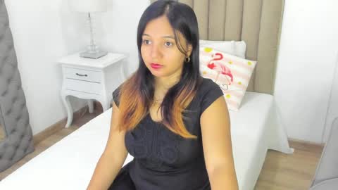 Im Zusan My schedule is from 1030pm to 430 am colombian time online show from 8, 4, 2026