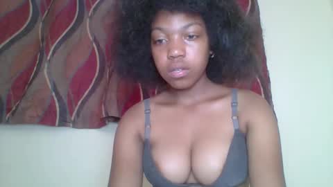 Snapshot of zyraelle_01 chatting on 23, 4, 2026 zyraelle_01 online show from 23, 4, 2026