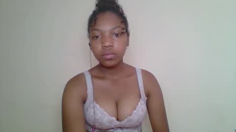 Snapshot of zyraelle_01 chatting on 8, 5, 2026 zyraelle_01 online show from 8, 5, 2026
