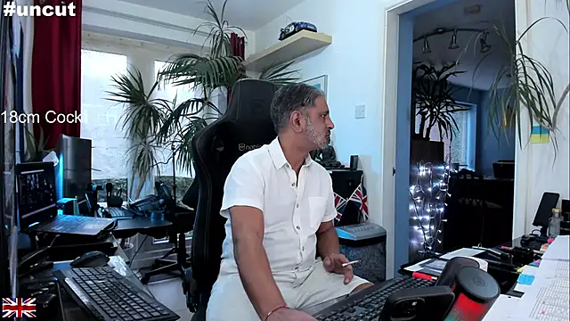 OnlineBossUK online show from 9, 9, 2025