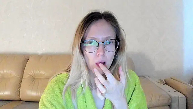 Snapshot of angelmommu chatting on 25, 2, 2025 angelmommu online show from 25, 2, 2025