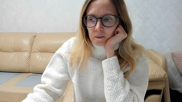 Snapshot of angelmommu chatting on 2, 3, 2025 angelmommu online show from 2, 3, 2025